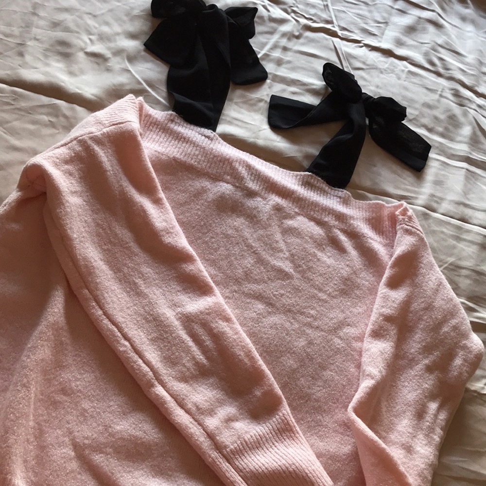 Off shoulder sweater with tie sleeve ribbons